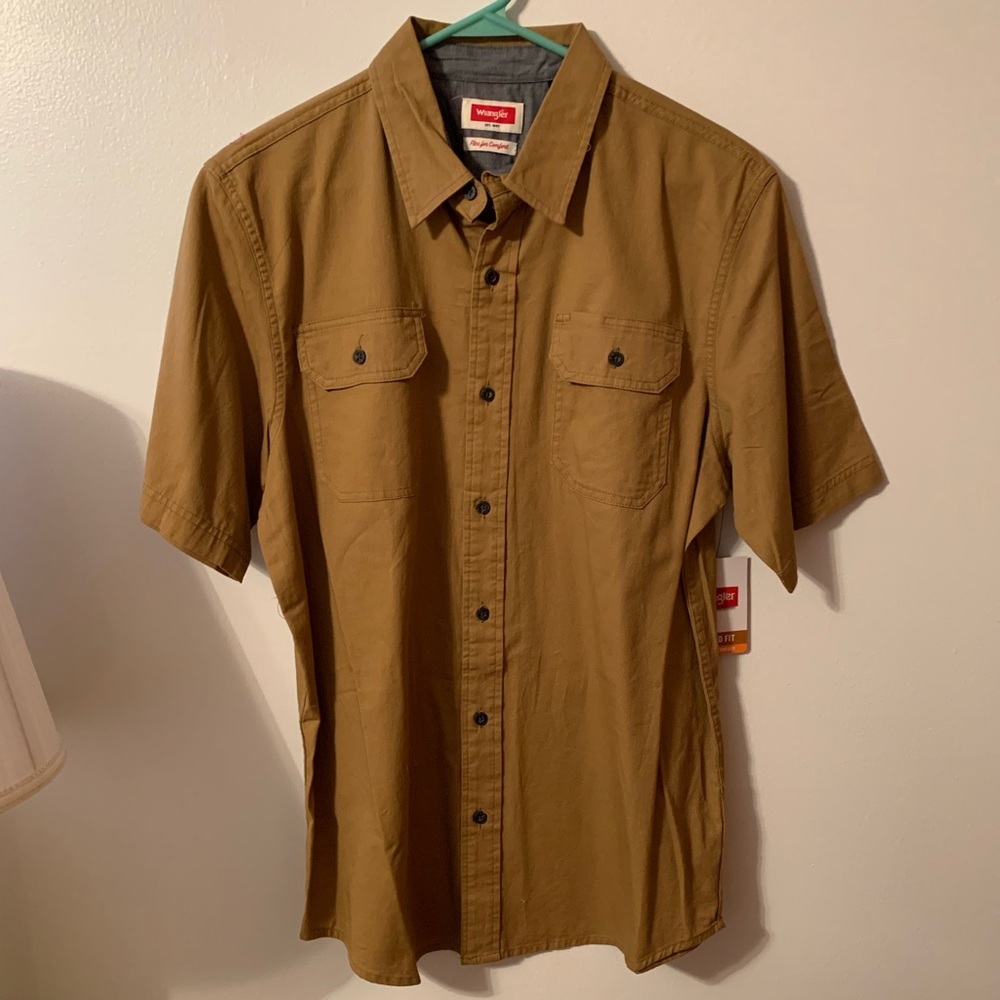 Wrangler Relaxed Fit Button Up